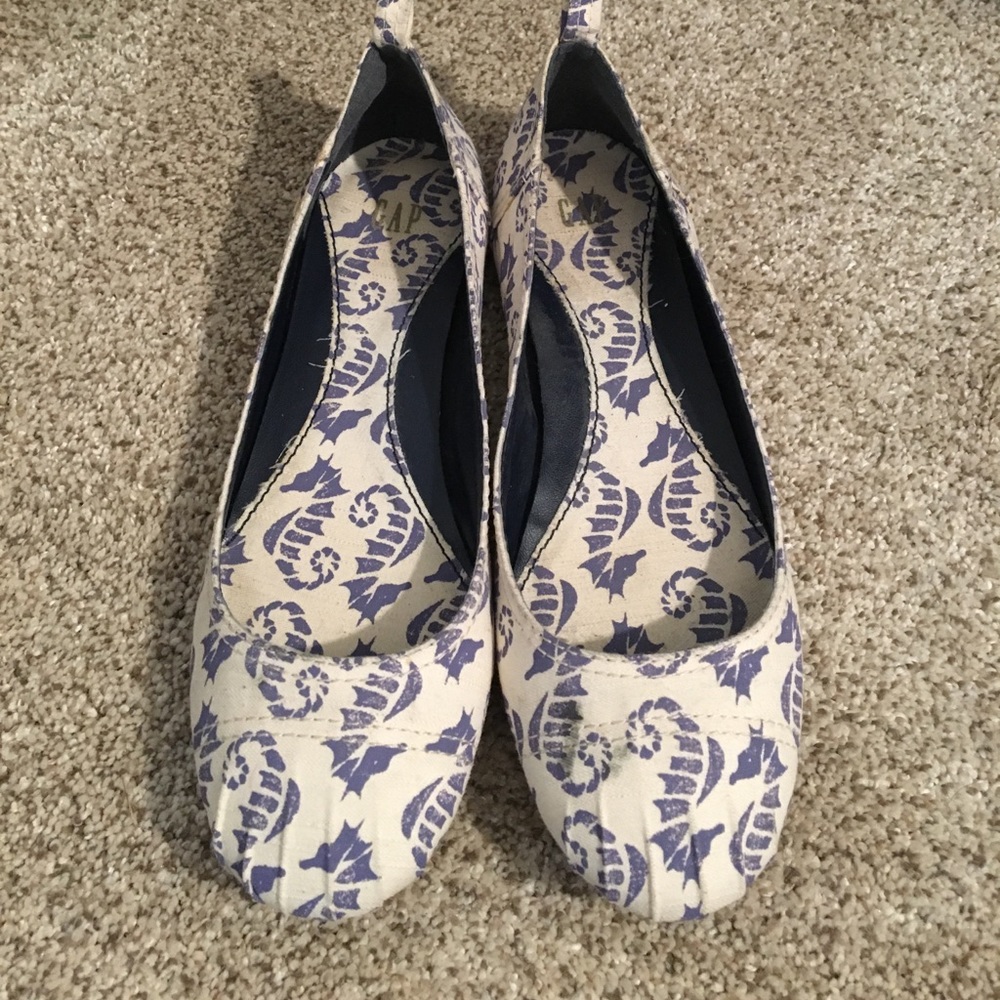 Super cute Seahorse flats